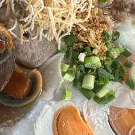 ร้าน อิ่มคำโต ต้มเลือดหมู โจ๊ก ก๋วยจั๊บ ก๋วยเตี๋ยว ข้าวมันไก่