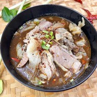 ดอกกระเจียวก๋วยเตี๋ยวแจ่วฮ้อน x อิ่มบะหมี่ (อาหารตามสั่ง) หนามแดง