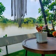 ฮายริเวอร์คาเฟ่ ฮายริเวอร์คาเฟ่