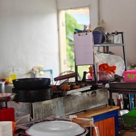 เจ๊จูนก๋วยเตี๋ยวต้มยำxหมูทอดในตำนาน ท่าอิฐ