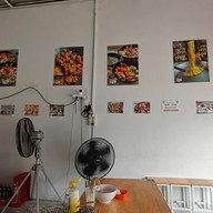 เจ๊จูนก๋วยเตี๋ยวต้มยำxหมูทอดในตำนาน ท่าอิฐ