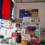 เจ๊จูนก๋วยเตี๋ยวต้มยำxหมูทอดในตำนาน ท่าอิฐ