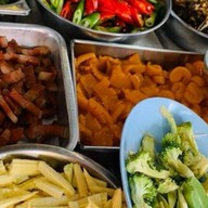 บัวลอยแจ่มใส ถนนคนเดินสถานีรถไฟ