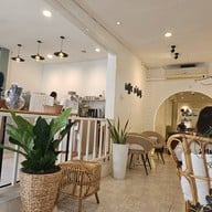 Aube Cafe - โอบคาเฟ่ ลำพูน