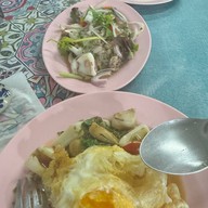 เมนูของร้าน ครัวเมืองชลข้าวต้มปลา