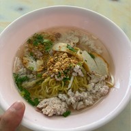 เมนูของร้าน ก๋วยเตี๋ยวหมูบ้านบึง แม่จู