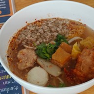 เจ๊จูนก๋วยเตี๋ยวต้มยำxหมูทอดในตำนาน ท่าอิฐ