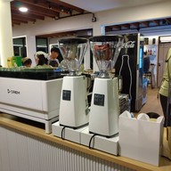 บรรยากาศ พราว Proud Autentic Thai Food