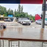 เจ๊จูนก๋วยเตี๋ยวต้มยำxหมูทอดในตำนาน ท่าอิฐ