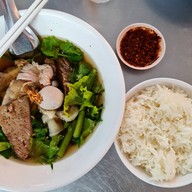 ร้านก๋วยเตี๋ยวยีเจ เนื้อตุ๋น หมูตุ๋น ❤