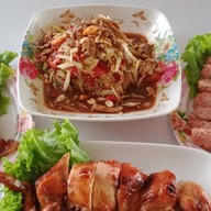 ไก่ย่างปรีชา ปลาเผา