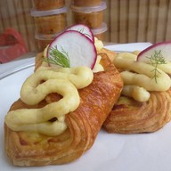 Like Italy Cafe-Bakery Phra Arthit Road