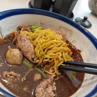 หน้าร้าน เทพเจ้าเพอร์ซีอุส ตำนานก๋วยเตี๋ยวเรือแห่งลุ่มแม่น้ำแยงซีเกียงและกษัตริย์แห่งอาณาจักรทั้งเจ็ด ทาวน์ อิน ทาวน์