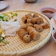 เมนูของร้าน วิลลี่แหนมเนือง สกลนคร สาขาอาคารวัดแจ้งแสงอรุณ