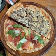 Makin Bar & Restaurant