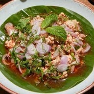 ไก่ย่างเสือใหญ่ พร้อมพงษ์