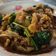 จั๊ว ราดหน้ายอดผัก