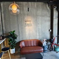 บรรยากาศ Bantatthong Cafe -