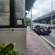 บรรยากาศ ISARA Coffee ถนนอรุณอมรินทร์