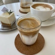 ease cafe  อีส