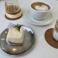 ease cafe  อีส