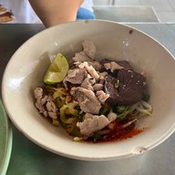 ก๋วยเตี๋ยวนายเท้า