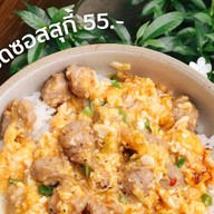maneefriedchicken - ข้าว ไก่ทอด & ไข่ข้น สาขาสันติธรรม