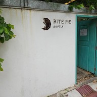 หน้าร้าน Bite Me Softly Cafe