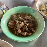 ก๋วยเตี๋ยวนายเท้า