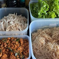 SAMMY-หมี่คลุกไก่ฉีก
