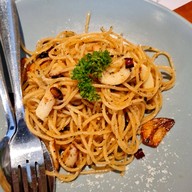 Charm Eatery and Bar สาธร