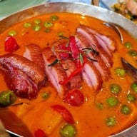 Charm Eatery and Bar สาธร