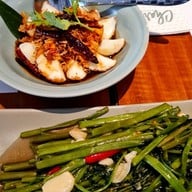 Charm Eatery and Bar สาธร