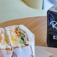 Reef Cafe' no.9 ร้านกาแฟ & เค้กอร่อย รีฟ คาเฟ่ นัมเบอร์ไนน์