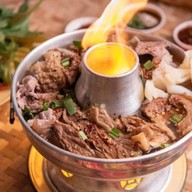 ดอกกระเจียวก๋วยเตี๋ยวแจ่วฮ้อน x อิ่มบะหมี่ (อาหารตามสั่ง) หนามแดง