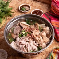 ดอกกระเจียวก๋วยเตี๋ยวแจ่วฮ้อน x อิ่มบะหมี่ (อาหารตามสั่ง) หนามแดง