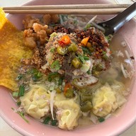 เมนูของร้าน ก๋วยเตี๋ยวหมูบ้านบึง แม่จู