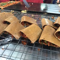 สรินทร์ทิพย์ ขนมเบื้องไทย ตลาดพลู ตลาดเดินเล่น