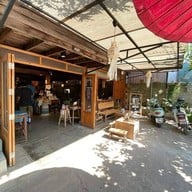 บรรยากาศ Papacraft cafe กาดกองต้า ลำปาง