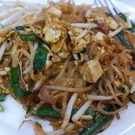 ราดหน้าพาราเมาท์ ยศเส ยศเส