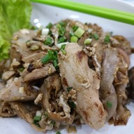 ราดหน้าพาราเมาท์ ยศเส ยศเส
