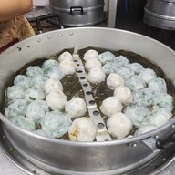 กุ๊ยช่าย เจ๊นา