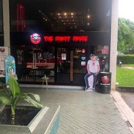 หน้าร้าน The Ghost House