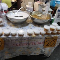 หน้าร้าน ปลากริมไข่เต่า ตลาดน้ำบางน้ำผึ้ง