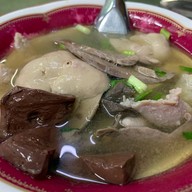 เจ๊จู ต้มเลือดหมู