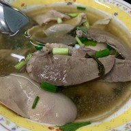 เจ๊จู ต้มเลือดหมู