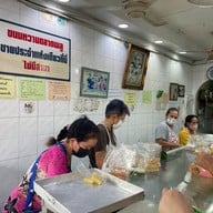 ขนมหวานตลาดพลูเจ้าเก่า (แม่เจ็ง) หน้าถนน