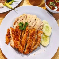 แม่หวาน ข้าวมันไก่-ข้าวขาหมู สาขาตลาดโต้รุ่งบ้านธาตุ สกลนคร