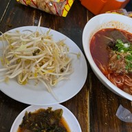 เมนูของร้าน ข้าวซอยป้าเยาว์