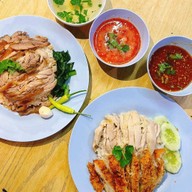 แม่หวาน ข้าวมันไก่-ข้าวขาหมู สาขาตลาดโต้รุ่งบ้านธาตุ สกลนคร